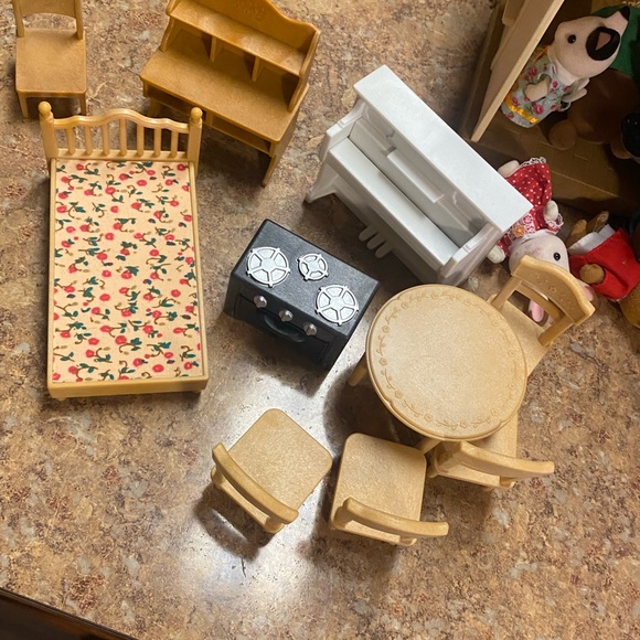 - Bundle of  128 Calico critters item - Picture 7 of 16